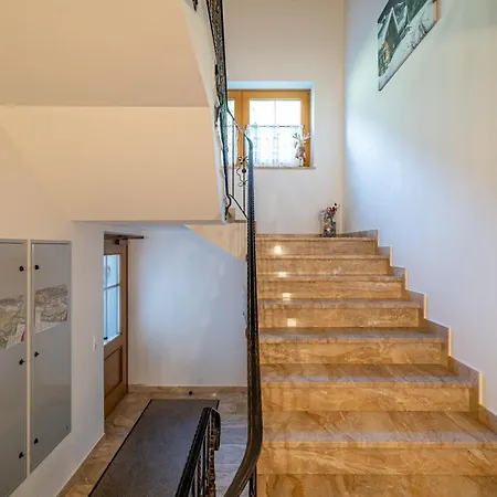 Spitzegel 아파트 *