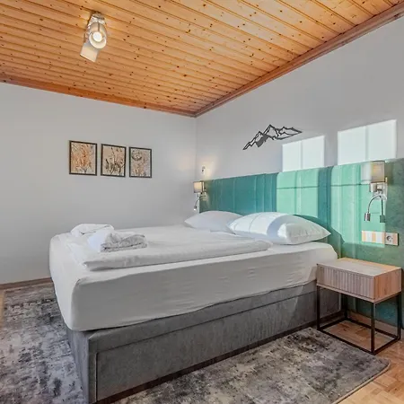 Spitzegel Apartment *